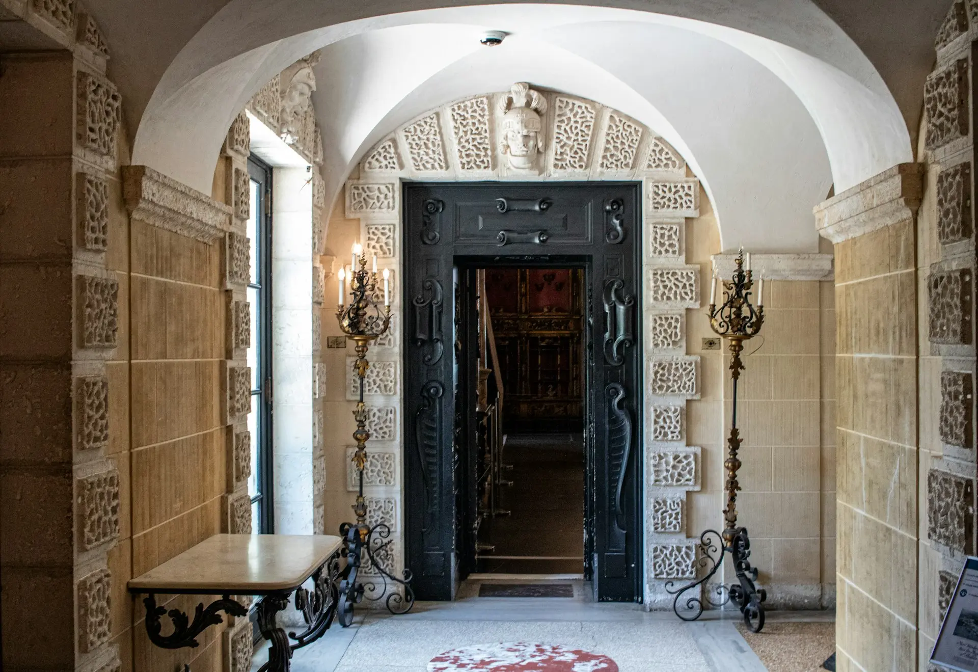 A hallway with a door and a rug on the floor